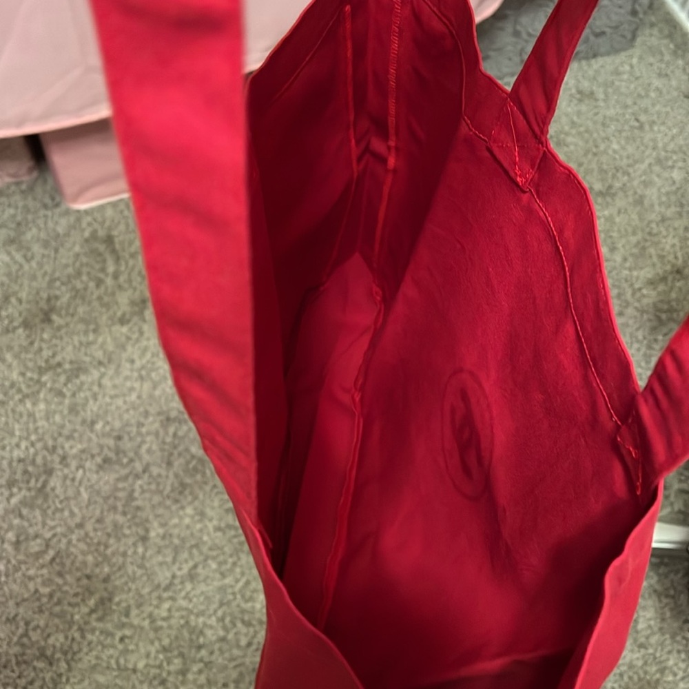 CHANEL Red Elegant Tote Bag - Picture 8 of 10